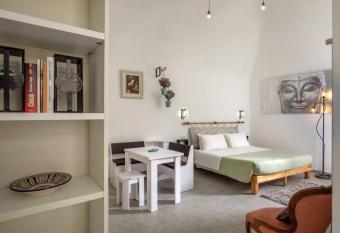 Centro e Spiaggia ardesia allows 18 year olds to book a room