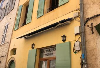 Backpackers allows 18 year olds to book a room