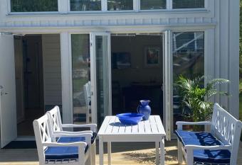 Kungsbacka n  ra hav och golf-sovloft 1,25 takh  jd allows 18 year olds to book a room