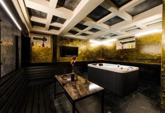 Apartments in Kaunas city centre with Jacuzzi bath has rooms with a private hot tub