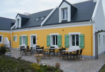 Parlevan allows 18 year olds to book a room