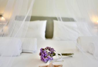 Onar Hydra allows 18 year olds to book a room