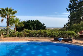 Meia Lua has Balcony rooms