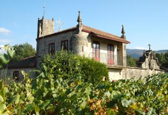 Pazo Da Fraga has Balcony rooms