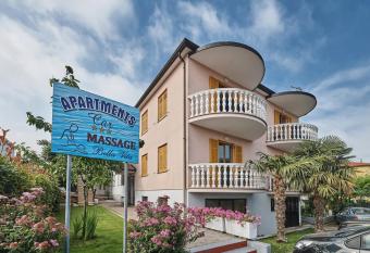 APARTMENT CAR UMAG allows 18 year olds to book a room