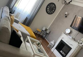 Appartement cosy et moderne, proche Cit   des Papes has Balcony rooms