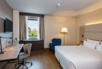 NH Geneva Airport Hotel allows 18 year olds to book a room