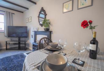Trenewydd Farm Holiday Cottages allows 18 year olds to book a room
