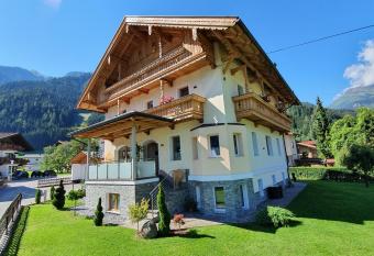 Apart Edelhof has Balcony rooms