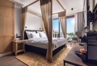 Moje Or  owo Boutique Bed & Breakfast - Adults Only allows 18 year olds to book a room