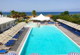 Medea Beach Resort has Balcony rooms