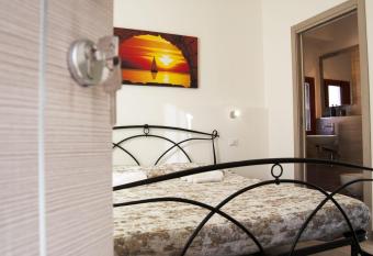 B&B D AMARE allows 18 year olds to book a room