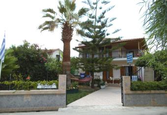 Villa Xenos has Balcony rooms