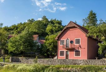 Nikolin konak has Balcony rooms