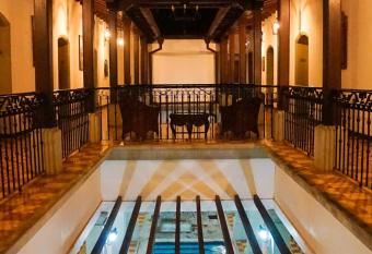 Hotel & Restaurante La Gran Francia has Balcony rooms