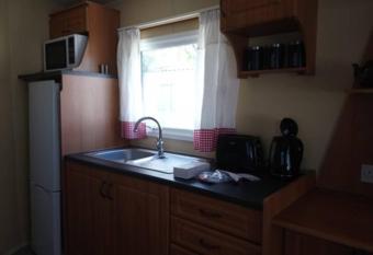 Sandy Shore has Balcony rooms