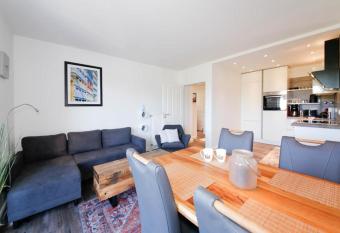 Ferienwohnung Reede 54 allows 18 year olds to book a room