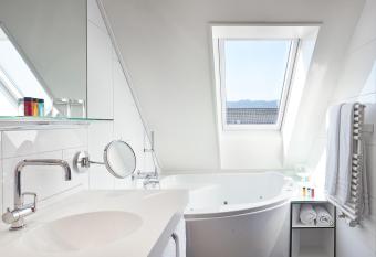 Boutique Hotel Seefeld has rooms with a private hot tub