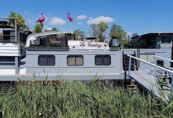 S  jour atypique et insolite sur notre p  niche La Coradine avec jacuzzi allows 18 year olds to book a room