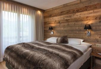 SALZANO Hotel - Spa - Restaurant allows 18 year olds to book a room