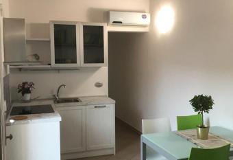 APPARTAMENTO ANGOLO DI ERICA centro storico has Balcony rooms