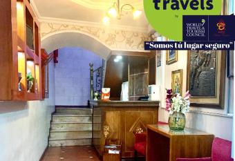 House Center has Balcony rooms