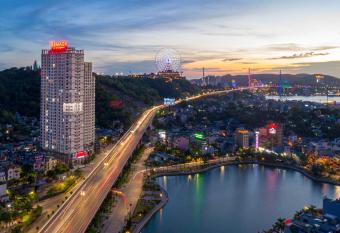 Ramada Hotel & Suites by Wyndham Halong Bay View allows 18 year olds to book a room