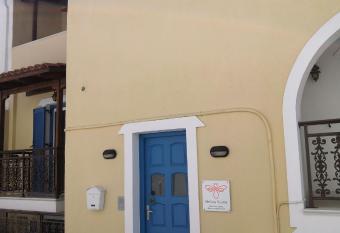 Melissa Rooms Naxos allows 18 year olds to book a room