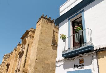La Piquera Hostal has Balcony rooms