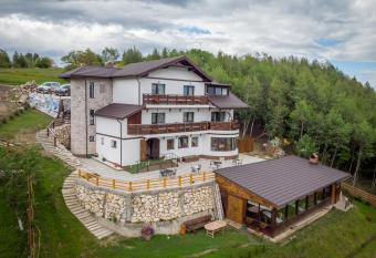 Acasa la Mariuca has Balcony rooms