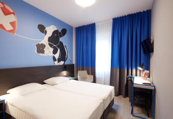 H  tel Crystal allows 18 year olds to book a room