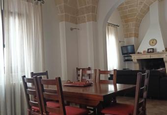 confortevole monolocale, a 5 min da Porto Cesareo allows 18 year olds to book a room