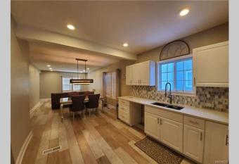 Luxury Private Home in the Heart of Niagara Falls has Balcony rooms