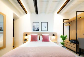 Bergamo Inn 15 has Balcony rooms