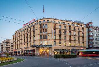 Art D  co Hotel Elite allows 18 year olds to book a room