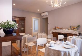 IN LUCUS Guest House allows 18 year olds to book a room