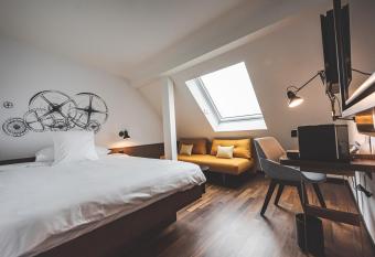 Hotel Bernina Geneva has Balcony rooms