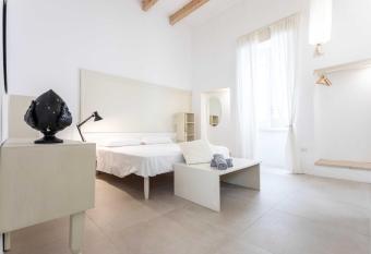 Suite Artus allows 18 year olds to book a room