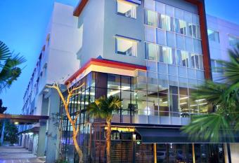Hotel Neo Candi Simpang Lima - Semarang by ASTON allows 18 year olds to book a room