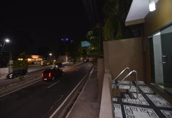 Hostel-Pra  a-Carangueijo-Manaus allows 18 year olds to book a room