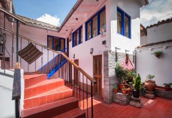 Hotel Guest House Wayra allows 18 year olds to book a room