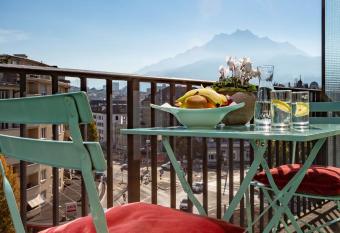 Cascada Boutique Hotel allows 18 year olds to book a room