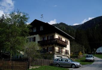 Haus Brenntara 1 has Balcony rooms
