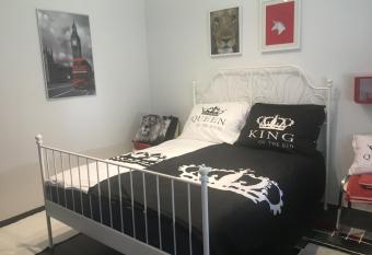 Buckingham Palace Apartman, Debrecen has Balcony rooms