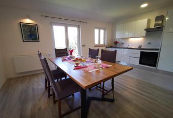 New Holiday House, near Makarska has rooms with a private hot tub