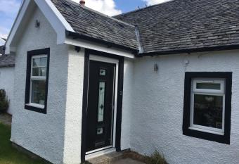 Ben Lomond Cottage has Balcony rooms