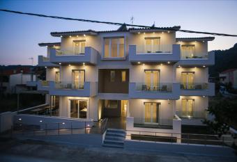 Verano Apartments has Balcony rooms