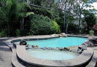 Villa Noosa Hotel allows 18 year olds to book a room