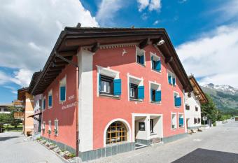 Hotel Chesa Rosatsch - Home of Food has Balcony rooms