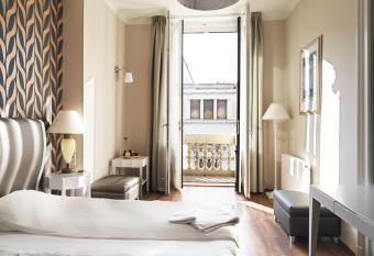 House Octogon has Balcony rooms